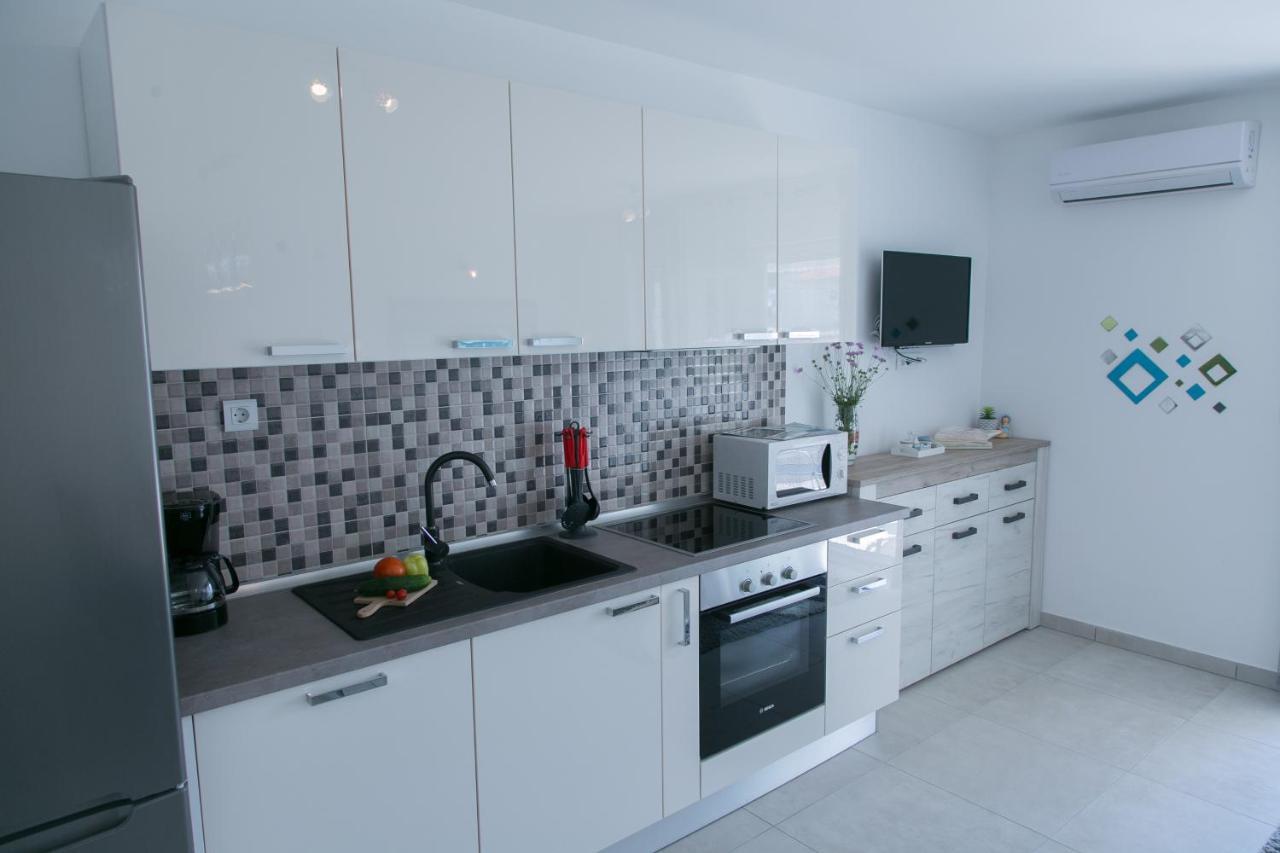 Navi Apartment Kastela Exterior photo