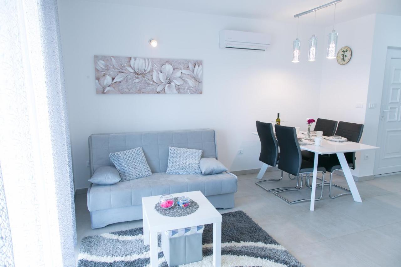 Navi Apartment Kastela Exterior photo