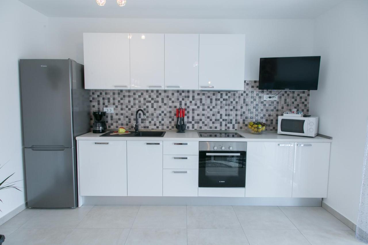 Navi Apartment Kastela Exterior photo