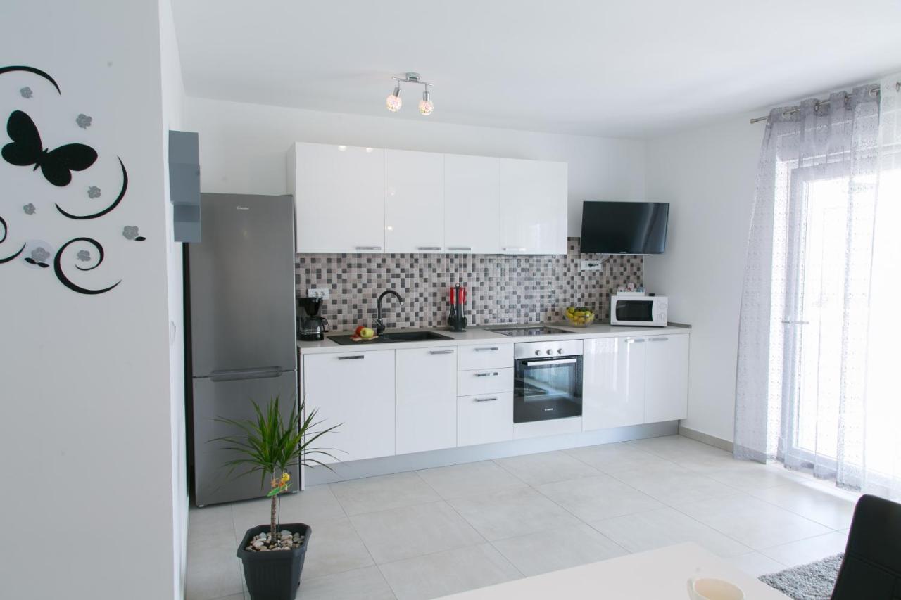 Navi Apartment Kastela Exterior photo