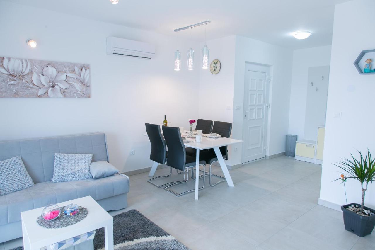 Navi Apartment Kastela Exterior photo