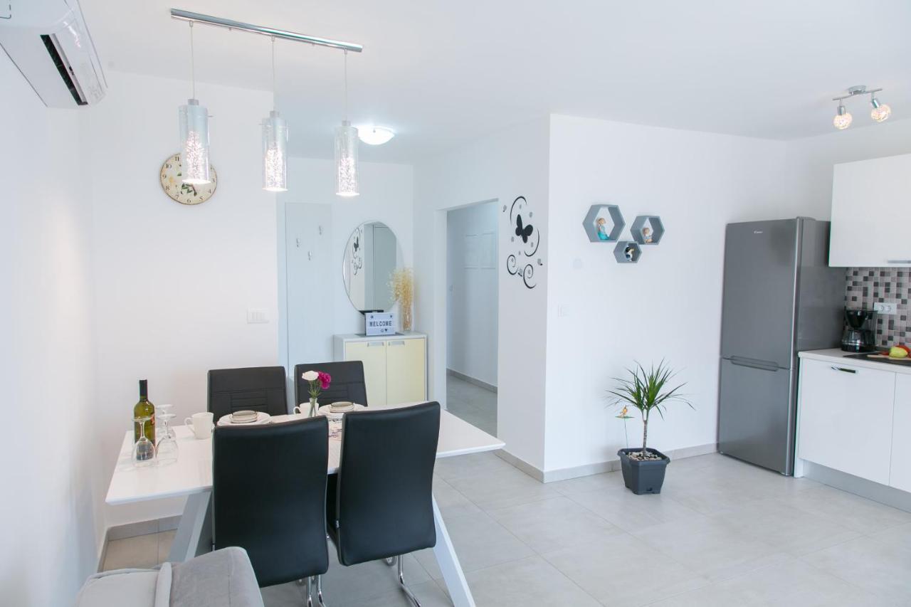 Navi Apartment Kastela Exterior photo
